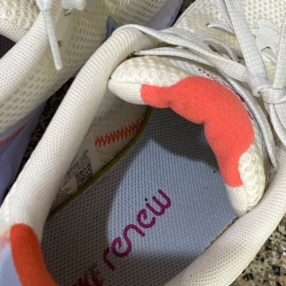 Nike renew snickers woman’s size 9:5 W - Picture 6 of 6